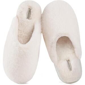 Snug Leaves Women's Size 5/6 White Slide On Fuzzy Memory Foam House Slippers
